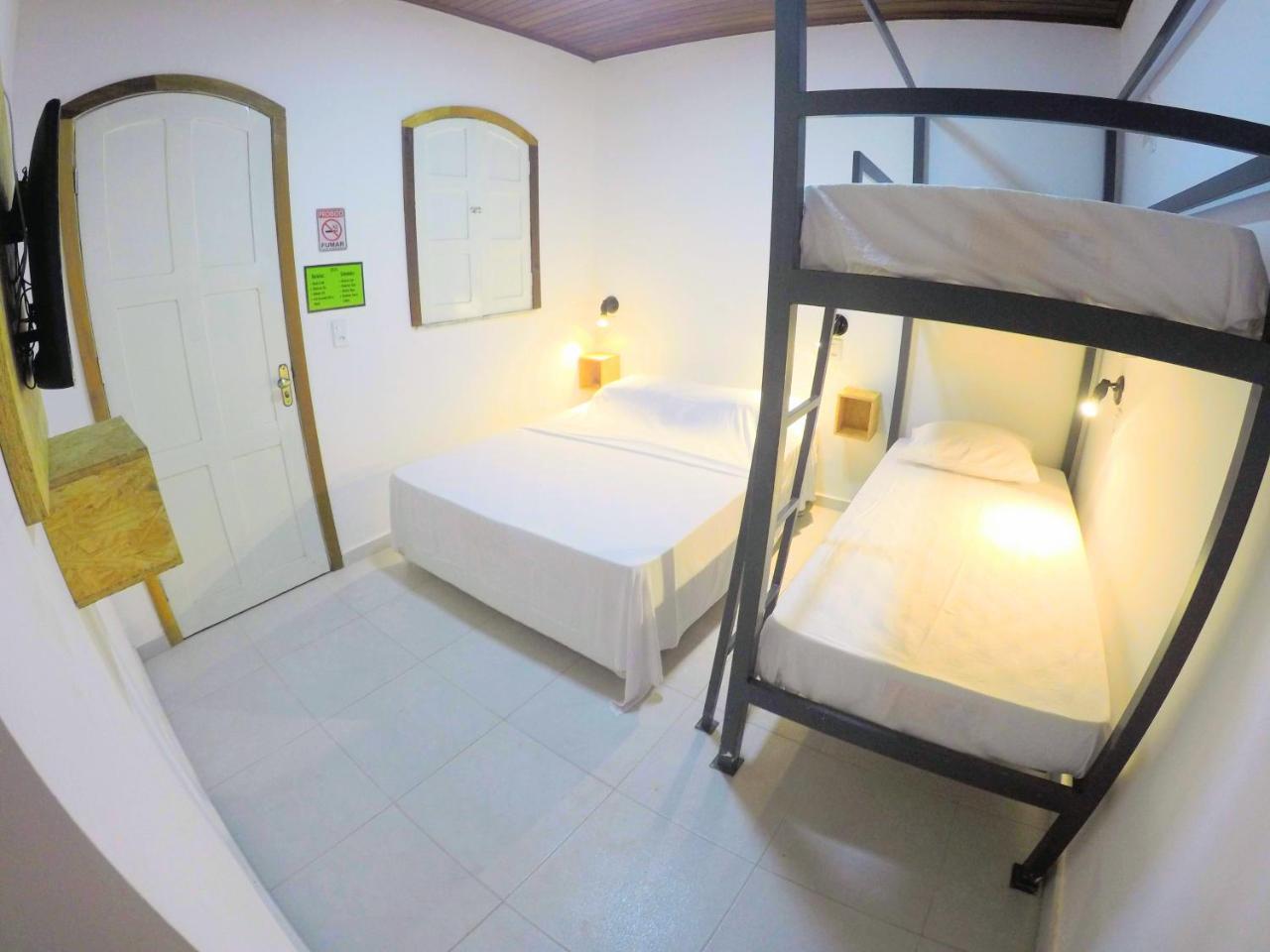 Hostel Da Milla Presidente Figueiredo Exterior photo